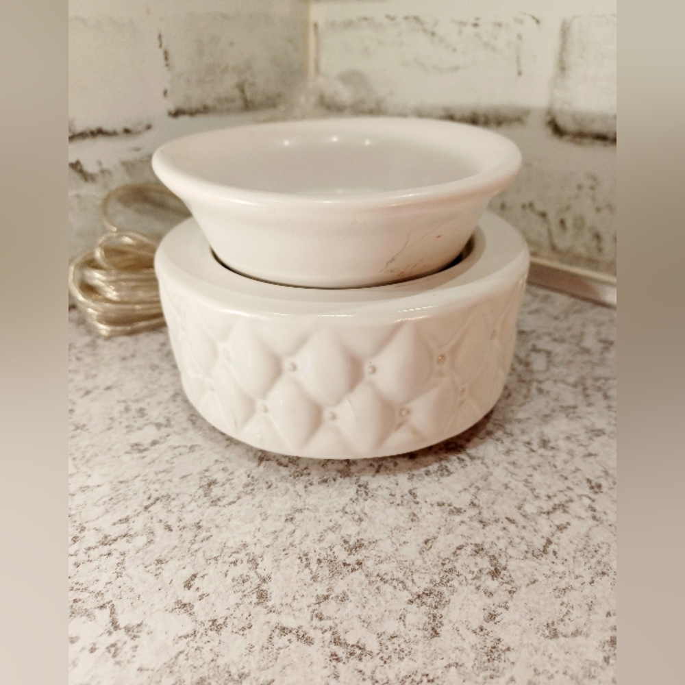 Tufted White Quilted Look Pink Zebra Simmer Pot Wax Warmer warms oil